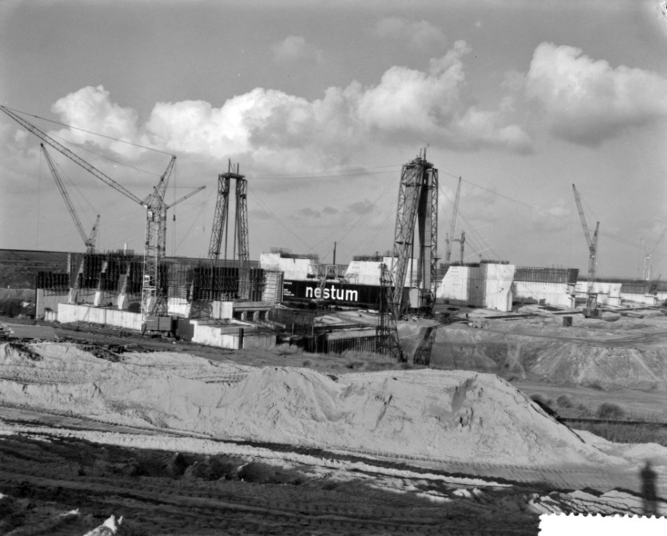 Werkzaamheden aan deltawerken in het Haringvliet, Bestanddeelnr 911-8244