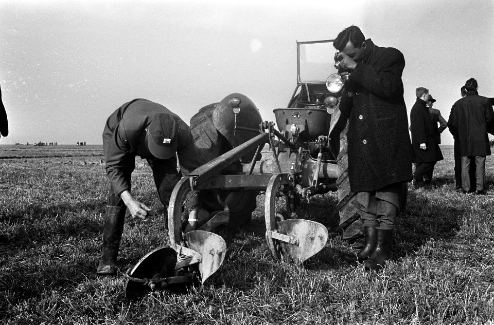 Werkzaamheden aan de ploeg, Bestanddeelnr 918-3661