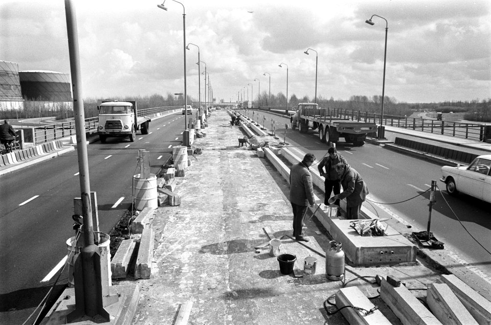Werkzaamheden aan de Utrechtsebrug te Amsterdam, Bestanddeelnr 922-3028