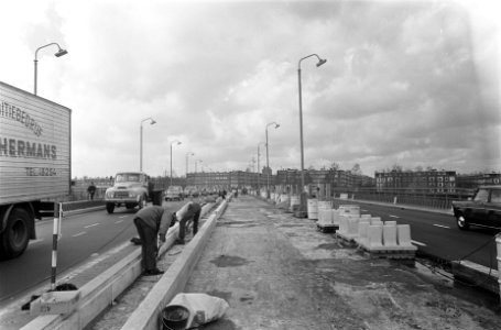 Werkzaamheden aan de Utrechtsebrug te Amsterdam, Bestanddeelnr 922-3033