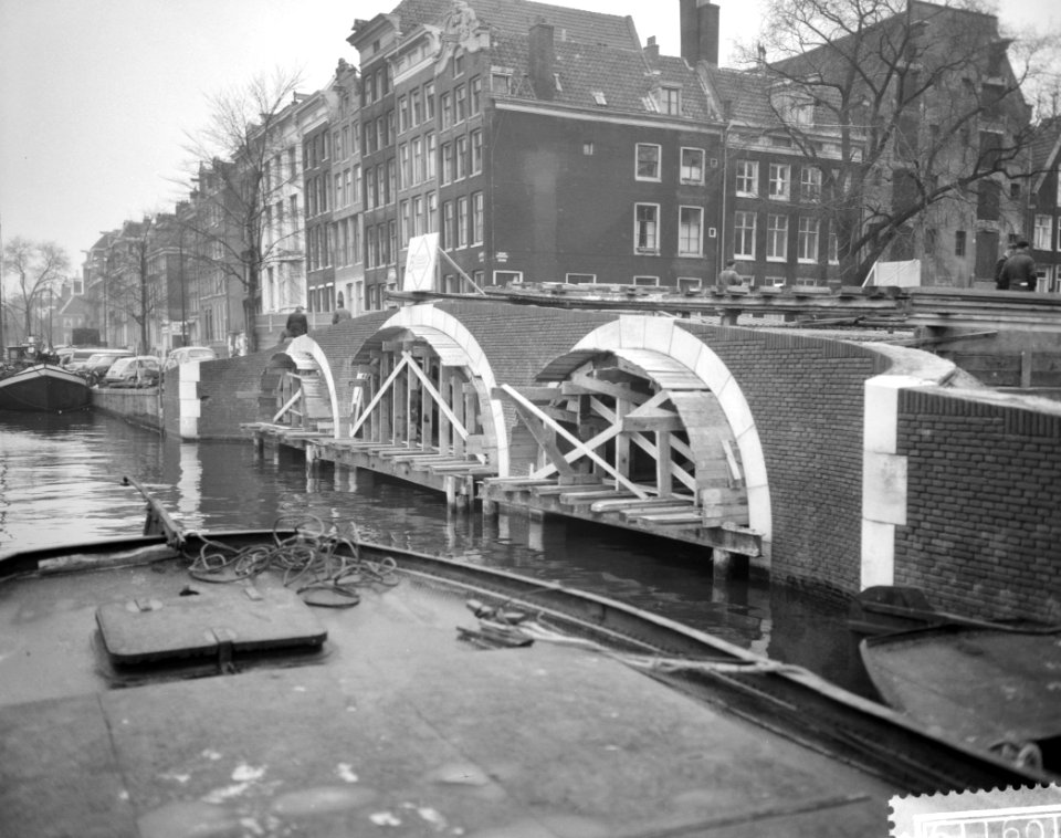 Werkzaamheden aan brug over de Nieuwe Prinsengracht bij Carre, Bestanddeelnr 910-9119
