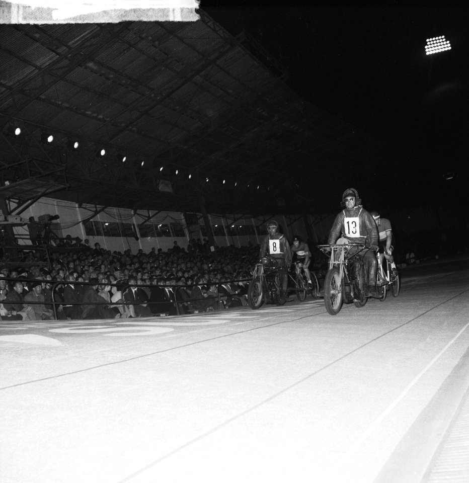 Wereldkampioenschappen te Recourt. Finale profs stayers, Bestanddeelnr 915-4104