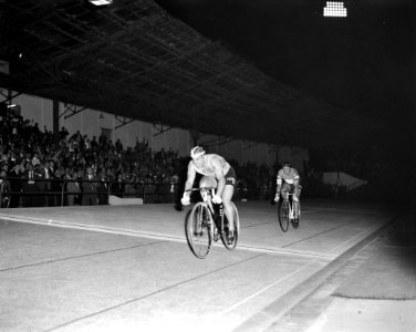 Wereldkampioenschappen te Recourt. Sprint amateurs. Finish Gaiardoni en Maspes, Bestanddeelnr 915-4033