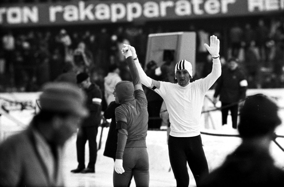 Wereldkampioenschappen Schaatsen te Gotenburg, een juiche Maier met Kees Verkerk, Bestanddeelnr 921-1107