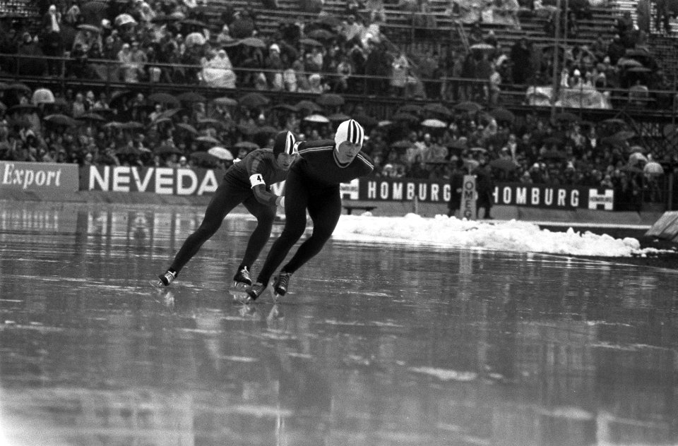 Wereldkampioenschappen schaatsen voor amateurs in Deventer, 14 Stensen en Van He, Bestanddeelnr 926-2313