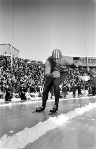 Wereldkampioenschappen Schaatsen te Oslo (Noorwegen). Schenk in aktie (mooie akt, Bestanddeelnr 923-2920