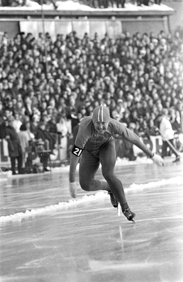 Wereldkampioenschappen schaatsen in Oslo, Peter Nottet in aktie op de 500 meter, Bestanddeelnr 920-0655