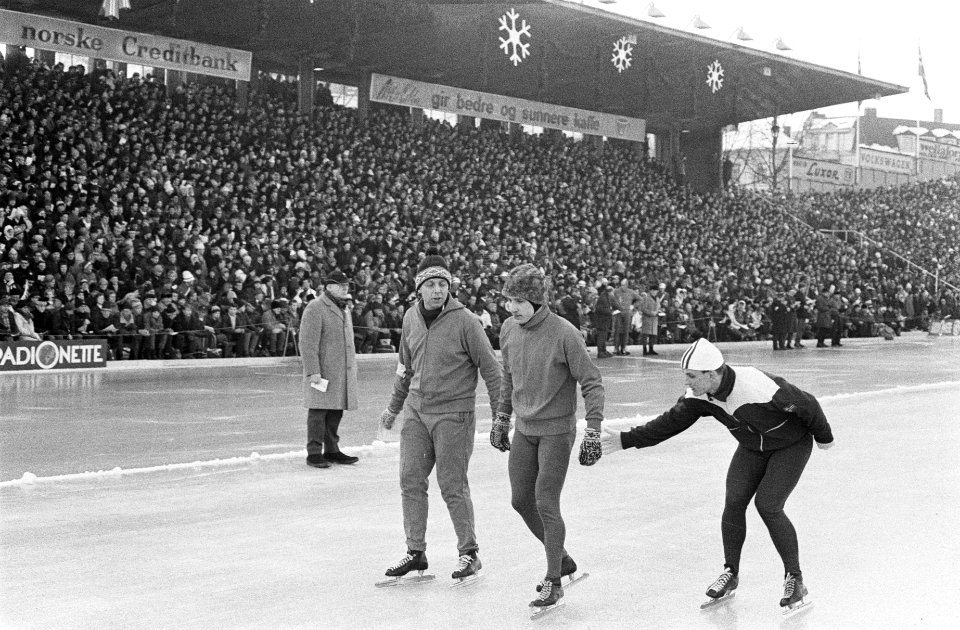 Wereldkampioenschappen schaatsen in Oslo, Kees Verkerk , naast hem trainer De Gr, Bestanddeelnr 920-0642