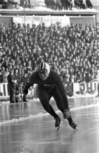 Wereldkampioenschappen schaatsen in Oslo, Suzuki (Japan) in aktie op 500 meter, Bestanddeelnr 920-0663