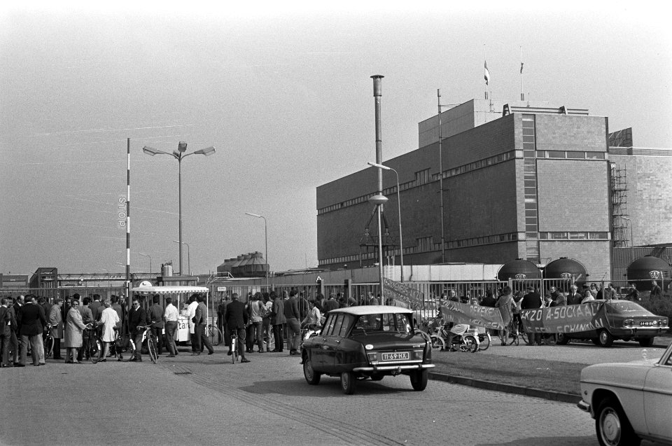 Werknemers hebben ENKA Breda bezet, Bestanddeelnr 925-8926