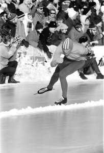 Wereldkampioenschappen Schaatsen te Oslo (Noorwegen). Schenk in aktie, Bestanddeelnr 923-2907