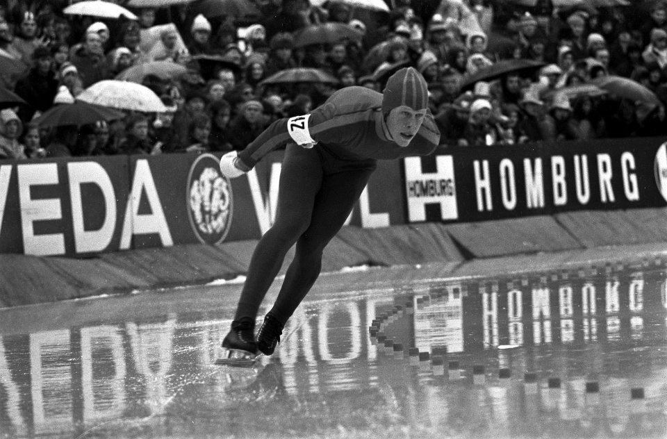 Wereldkampioenschappen schaatsen voor amateurs in Deventer Jan Derksen in aktie, Bestanddeelnr 926-2308