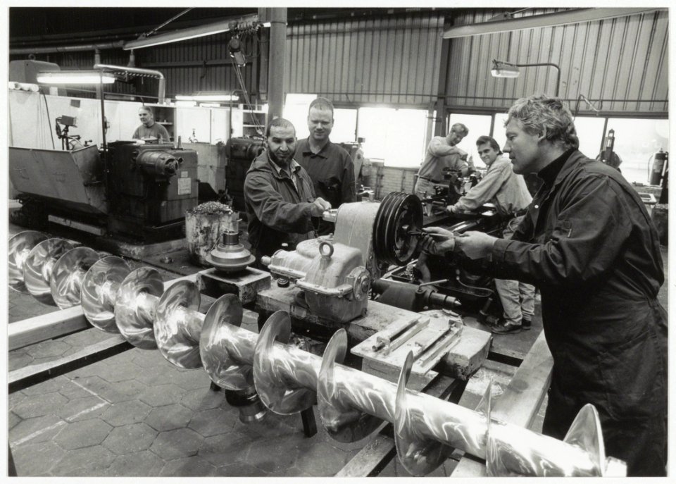 Werknemers bij Hosakawa Micron Europa BV. NL-HlmNHA 54034014