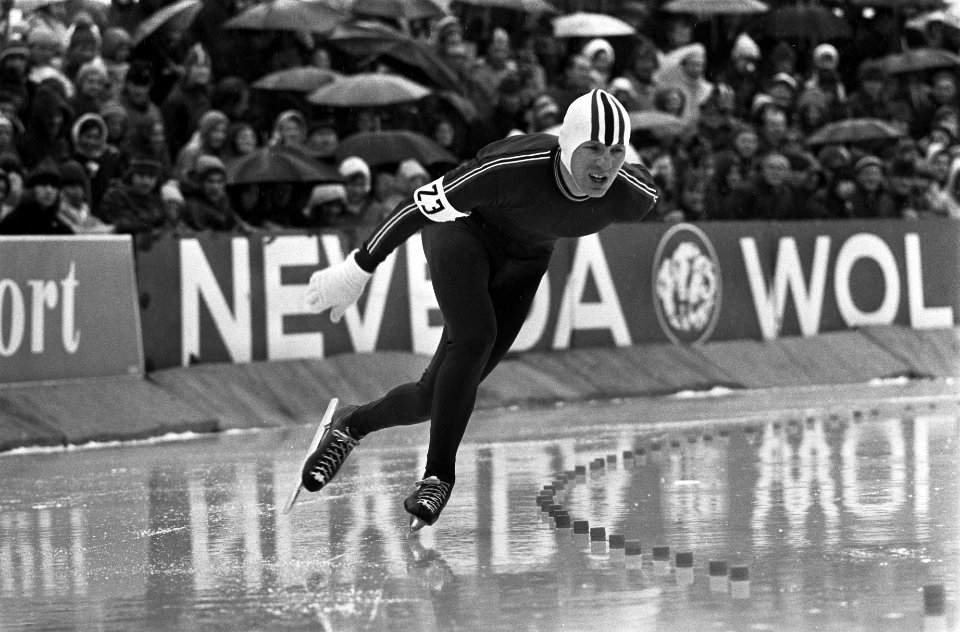 Wereldkampioenschappen schaatsen voor amateurs in Deventer Sten Stensen in aktie, Bestanddeelnr 926-2309
