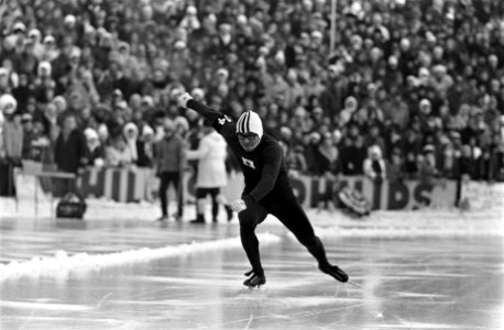 Wereldkampioenschappen Schaatsen te Oslo (Noorwegen). Nummers 7.8 Suzuki in akti, Bestanddeelnr 923-2885