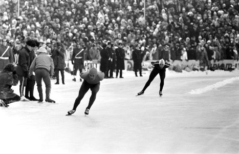 Wereldkampioenschappen Schaatsen te Oslo (Noorwegen). Bols en Thomassen in aktie, Bestanddeelnr 923-2890