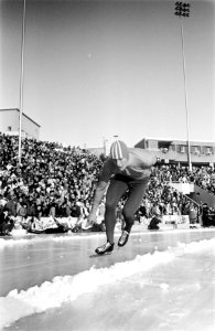 Wereldkampioenschappen Schaatsen te Oslo (Noorwegen). Schenk in aktie, Bestanddeelnr 923-2897
