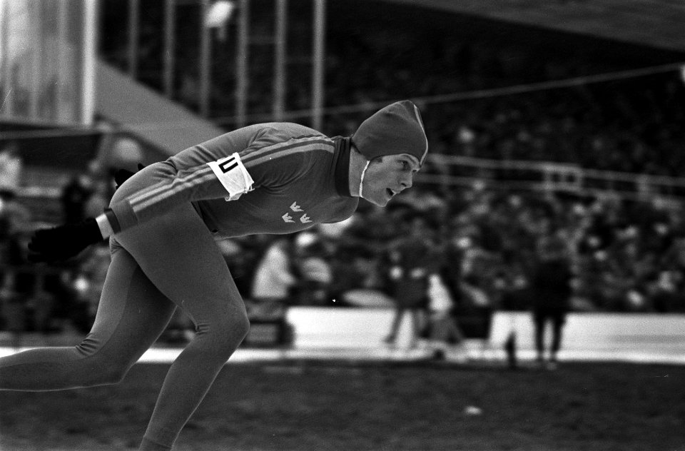 Wereldkampioenschappen schaatsen voor amateurs in Deventer Claeson in aktie, Bestanddeelnr 926-2304