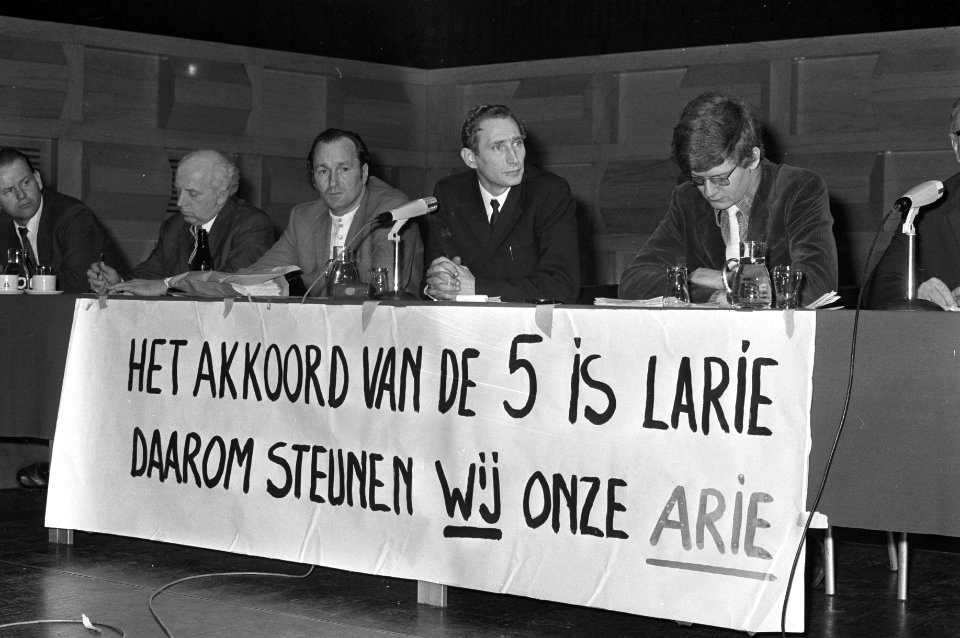 Werknemers Rijn Schelde Verolme concern vergaderen in De Doelen te Rotterdam ove, Bestanddeelnr 925-3306