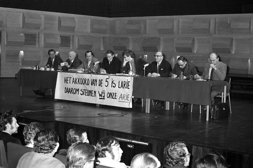 Werknemers Rijn Schelde Verolme concern vergaderen in De Doelen te Rotterdam ove, Bestanddeelnr 925-3310