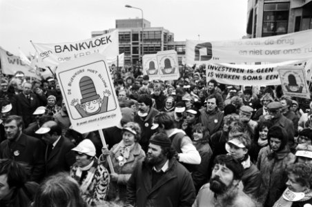 Werknemers, spandoeken, betogingen, warenhuizen, reorganisaties, Bestanddeelnr 932-4931