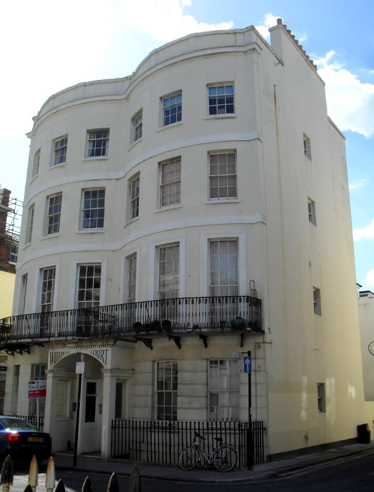 Wellington Court, Waterloo Street, Hove (NHLE Code 1292418) (August 2010) (2)