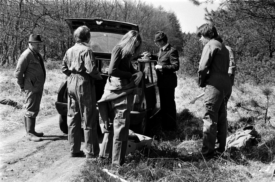 Werklozen vrijwillig (met behoud van uitkering) aan het werk in bossen bij Nunsp, Bestanddeelnr 932-1119