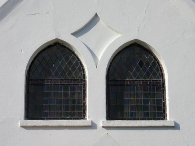 Wellow Baptist Church, Main Road (B3401), Wellow (May 2016) (Windows) (2)