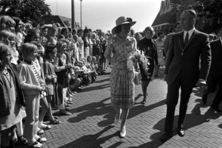 Werkbezoek van Prinses Beatrix en Prins Claus van drie dagen aan Overijssel, 1e , Bestanddeelnr 924-8525