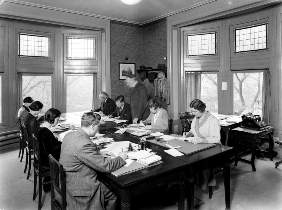 Werkkamer van de administratie in het gebouw op Keizersgracht 174-176 te Amsterd, Bestanddeelnr 189-1302