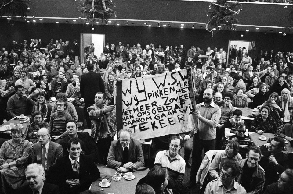 Werknemers van sociale werkplaatsen bijeen in de Hoeksteen in Amsterdam, Bestanddeelnr 932-4525