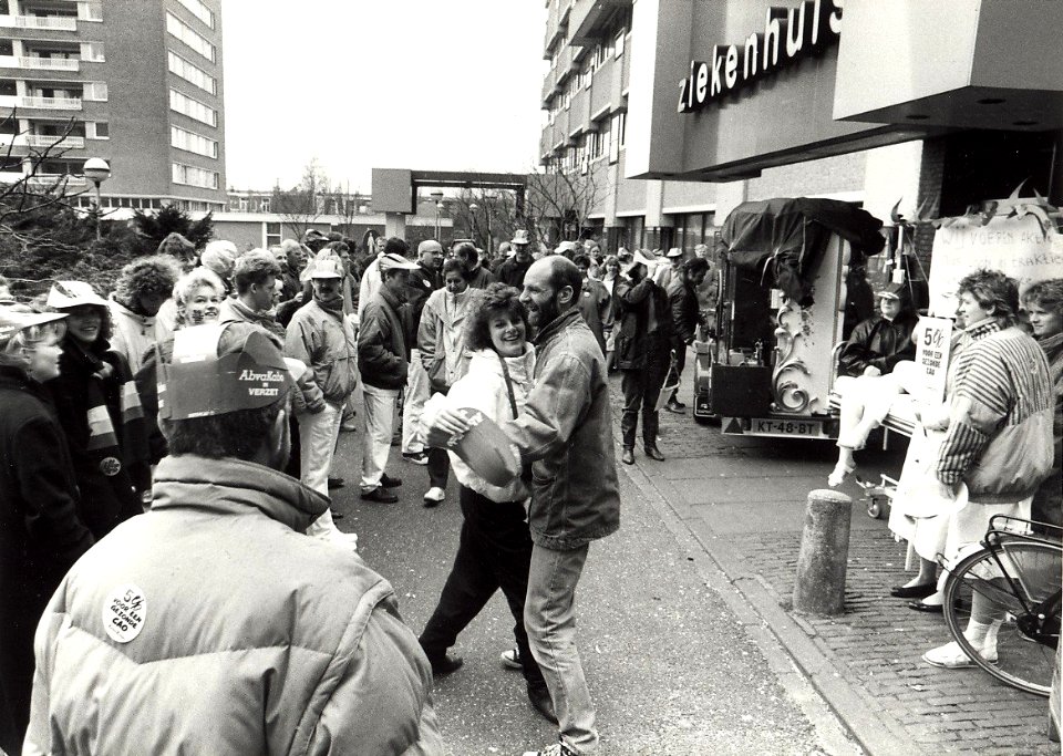 Werkonderbreking bij de Deo, i.v.m. looneisen. Aangekocht in 1989 van United Photos de Boer bv
