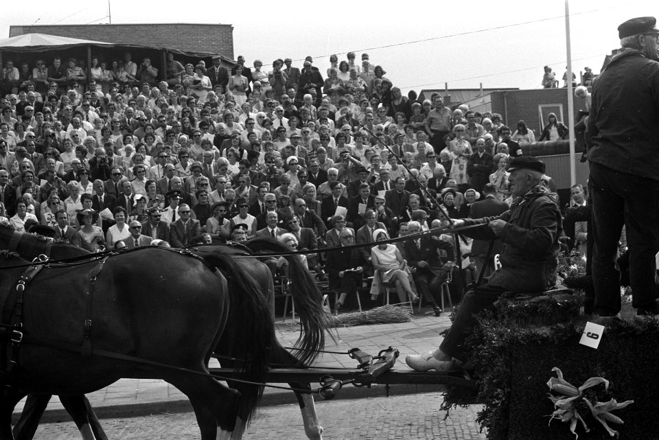 Werkbezoek van Prinses Beatrix en Prins Claus aan Overijssel, 2e dag, wonen Stop, Bestanddeelnr 924-8568