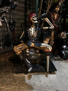 Peg leg alcohol drink
