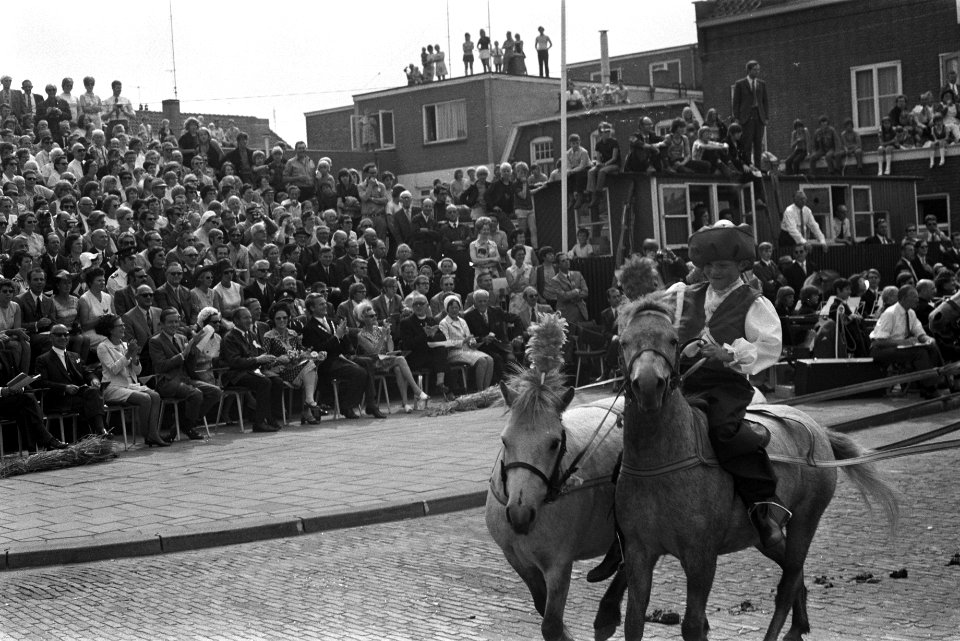 Werkbezoek van Prinses Beatrix en Prins Claus aan Overijssel, 2e dag, wonen Stop, Bestanddeelnr 924-8567