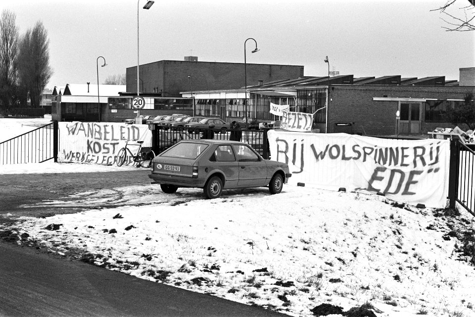 Werknemers van wolspinnerij Ede bv te Leiden bezetten bedrijf (sluiten), Bestanddeelnr 931-1974