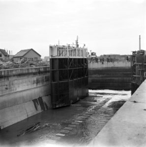 Wederopbouw Vlissingen Herstelwerk aan een haveninstallatie Herstel van sluisd, Bestanddeelnr 900-2589