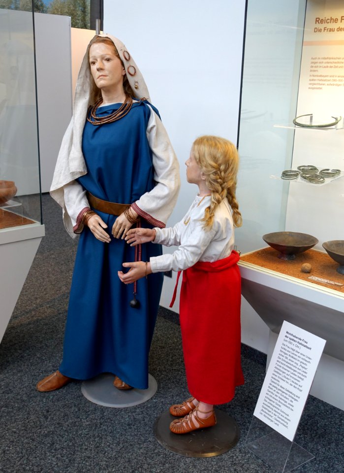 Wealthy woman, Hallstatt culture, c. 550 BC, replica - Naturhistorisches Museum Nürnberg - Nuremberg, Germany -DSC04214