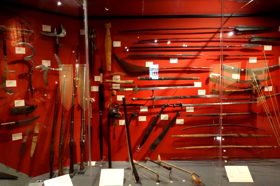 Weapons - Glenbow Museum - DSC00555