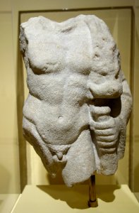 Weary Herakles, Roman copy of Greek original (Lysippan type), 4th century BC, Dolomitic marble - Fitchburg Art Museum - DSC08681