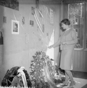 Wederopenstelling van het gerestaureerde Anne Frankhuis de kamer van Anne Frank, Bestanddeelnr 911-2119 photo