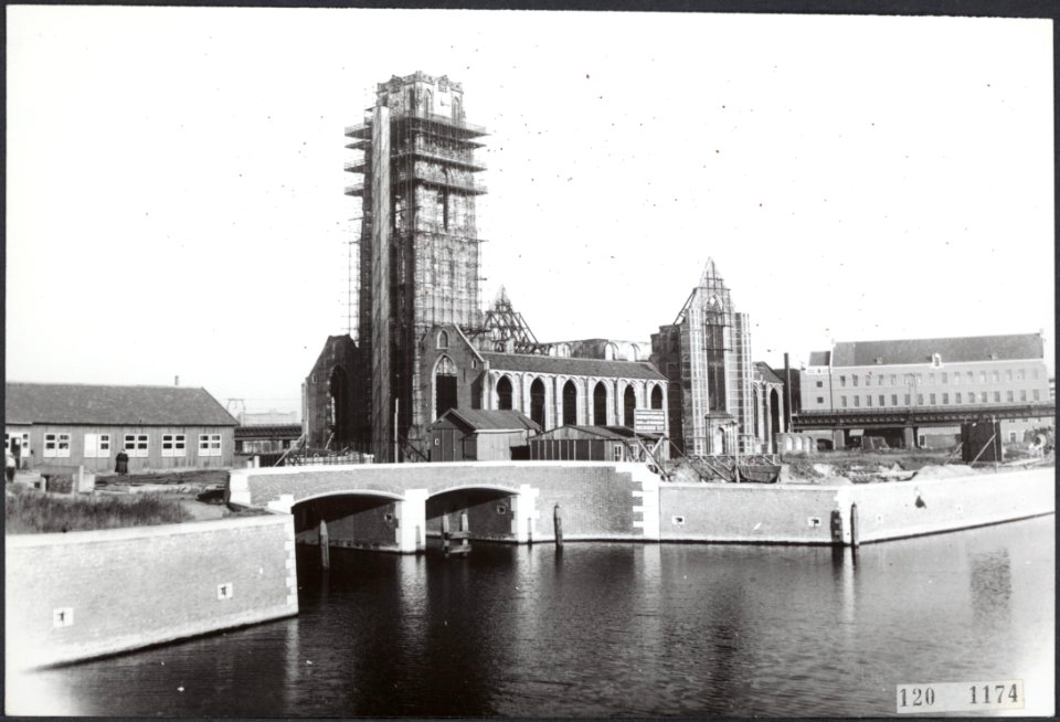 Wederopbouw Rotterdam Sint Laurenskerk wordt herbouwd, Bestanddeelnr 120-1174