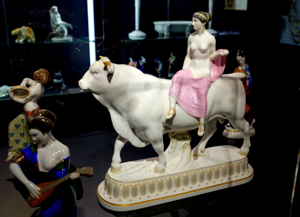 Wedding Procession for Prussian Crown Prince Wilhelm to Duchess Cecilie of Mecklenburg-Schwerin, designed by Adolf Amberg, KPM, c. 1905, porcelain, view 6 of 8 - Bröhan Museum, Berlin - DSC04119