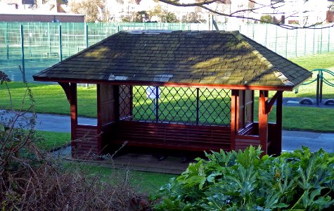 Weather shelter, Egerton Park, Bexhill-on-Sea (2)