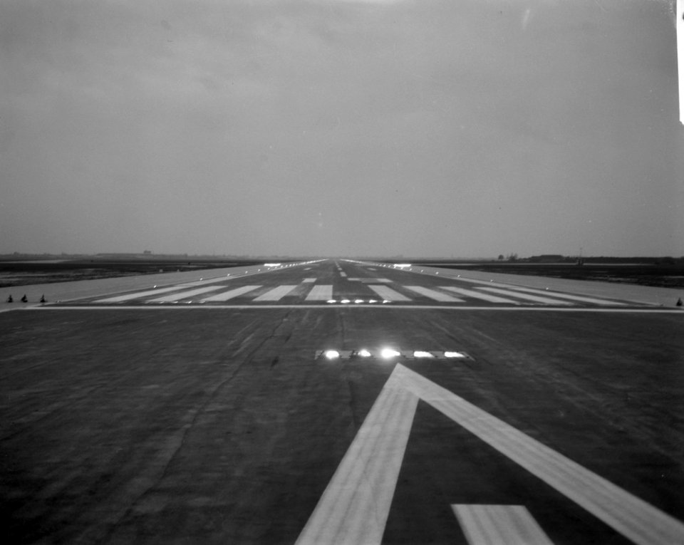 Wederingebruikstelling startbanen op Schiphol. Start- en landingsbaan 01-19, Bestanddeelnr 913-0921