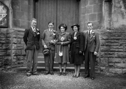 Wedding group outside Builth Wells baptist church (1293578)
