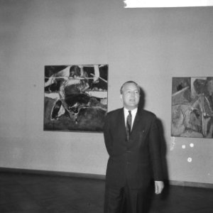 Wedgwoodprijs 1966 voor K. van Bohemen , hier voor zijn schilderstuk in Fodor Mu, Bestanddeelnr 918-6757
