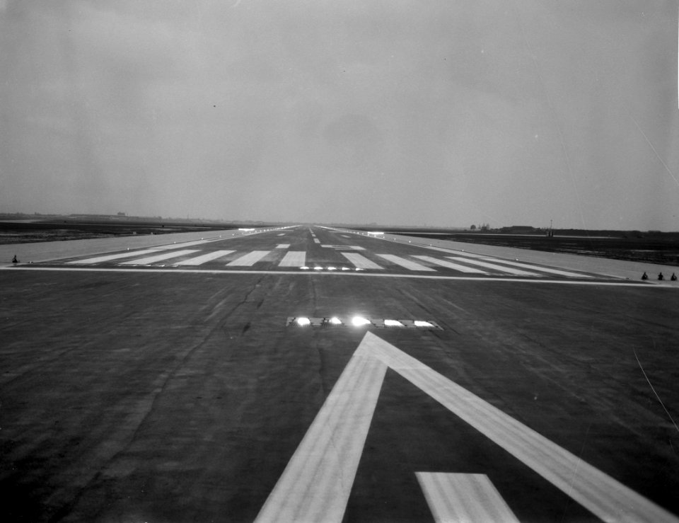 Wederingebruikstelling startbanen op Schiphol. Start- en landingsbaan 01-19, Bestanddeelnr 913-0923