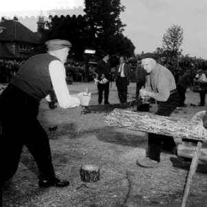 Wedstrijd in hakken en houtzagen in Nunspeet, Bestanddeelnr 908-8166
