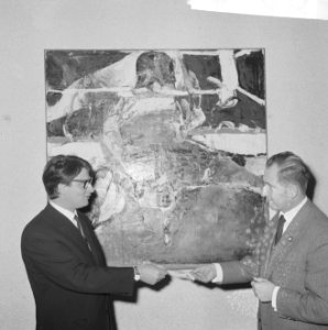Wedgwoodprijs 1966 voor K. van Bohemen , hier voor zijn schilderstuk in Fodor Mu, Bestanddeelnr 918-6761